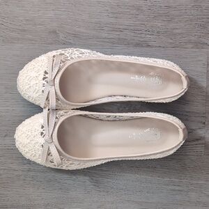 Cream & Beige Lace Ballet Flats